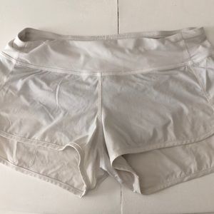lululemon white speed up short 2.5 inseam size 6